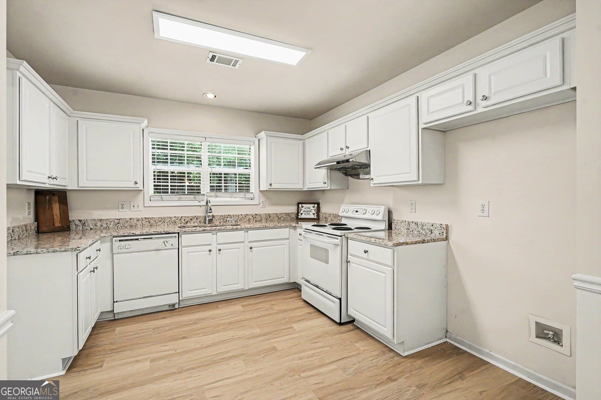 4 bedroom, 2.5 bathroom, 2,628 sq ft single family residence for sale at 492 Mimosa Grove Crossing, Tucker, GA 30084 — photo 8