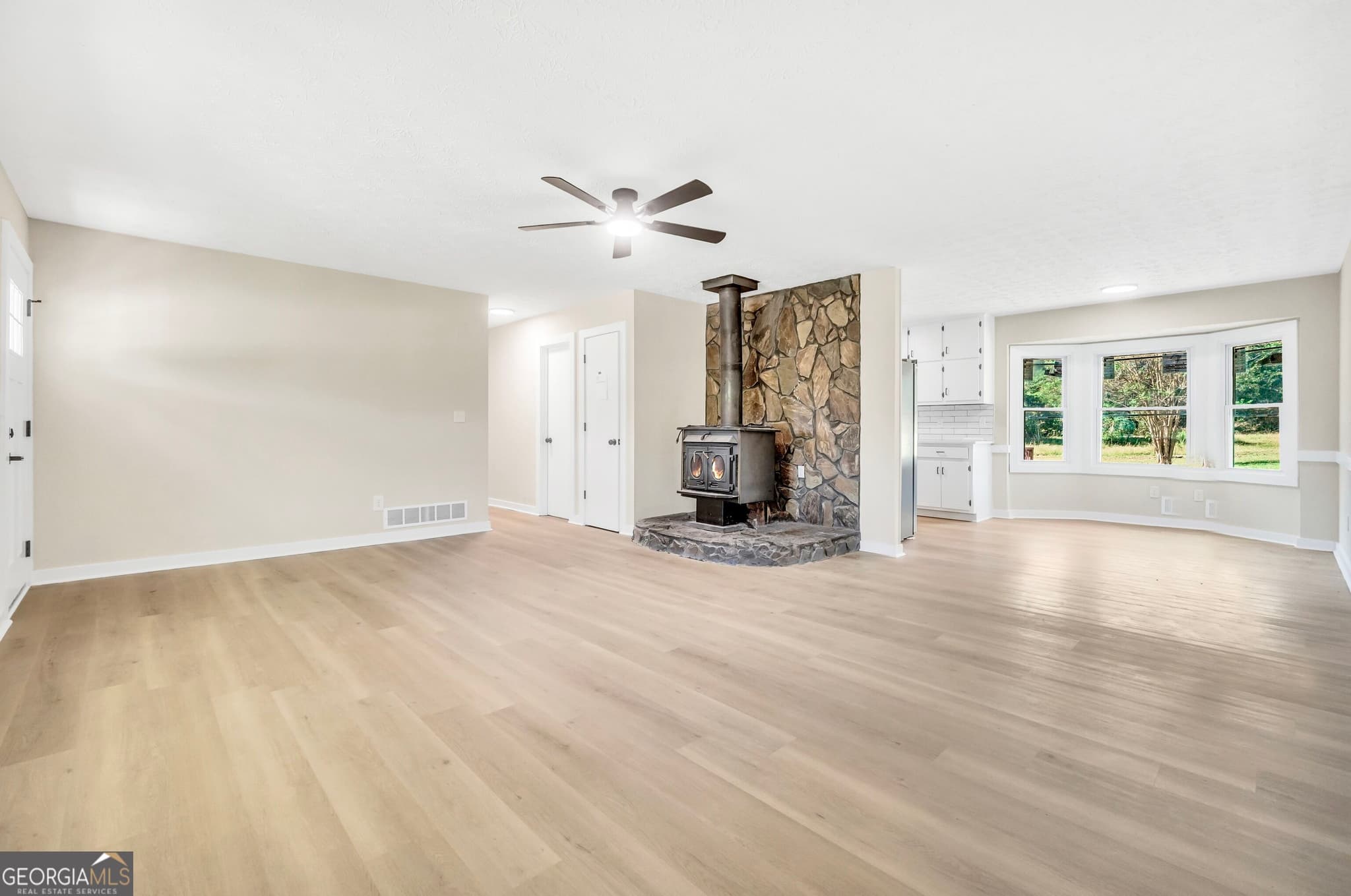 3 bedroom, 2 bathroom, 1,804 sq ft single family residence for sale at 335 Harris Drive, Locust Grove, GA 30248 — photo 8