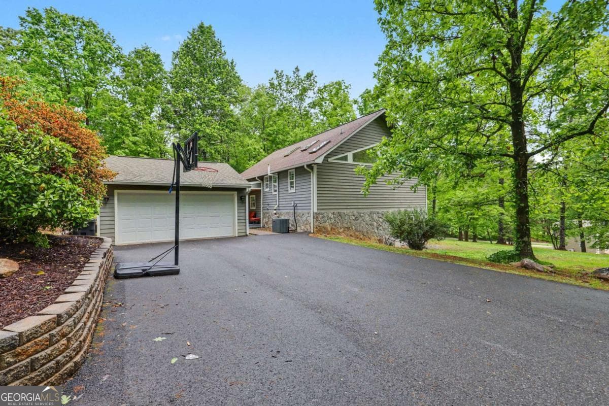 3 bedroom, 3 bathroom, 2,112 sq ft single family residence for sale at 298 Notla Vista II, Blairsville, GA 30512 — photo 4