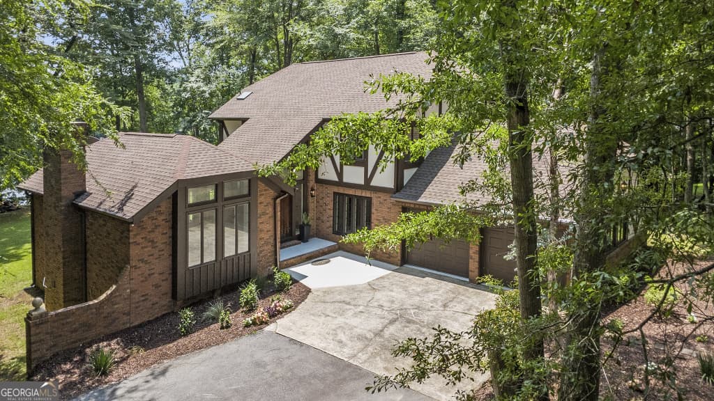 4 bedroom, 2.5 bathroom, 2,448 sq ft single family residence for sale at 7598 Lakewood Drive, Macon, GA 31220 — photo 3