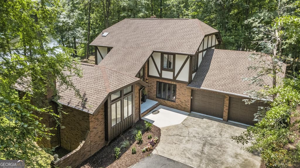 4 bedroom, 2.5 bathroom, 2,448 sq ft single family residence for sale at 7598 Lakewood Drive, Macon, GA 31220 — photo 4