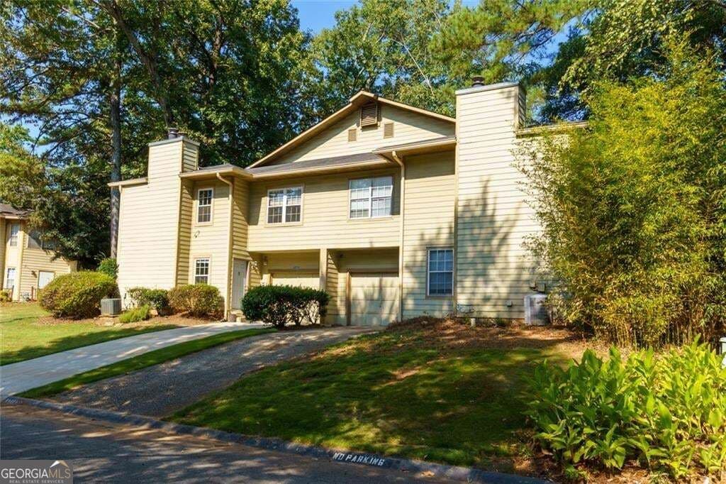 3 bedroom, 2.5 bathroom, 1,608 sq ft townhouse for sale at 4849 Wuthering Way, Norcross, GA 30093 — photo 2