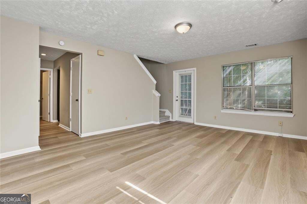 3 bedroom, 2.5 bathroom, 1,608 sq ft townhouse for sale at 4849 Wuthering Way, Norcross, GA 30093 — photo 6
