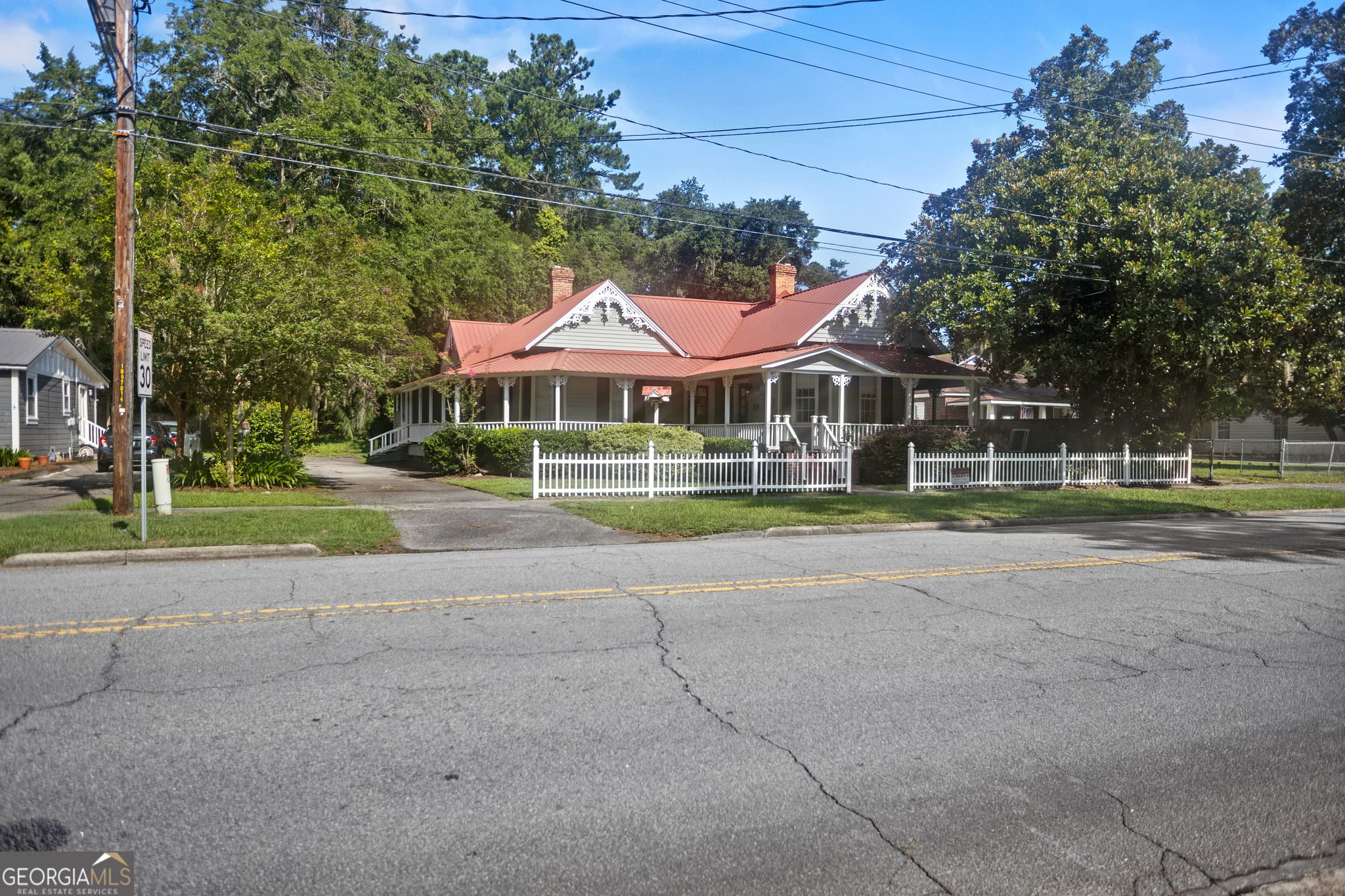 3 bedroom, 2 bathroom, 2,393 sq ft single family residence for sale at 325 N Main Street, Hinesville, GA 31313 — photo 2