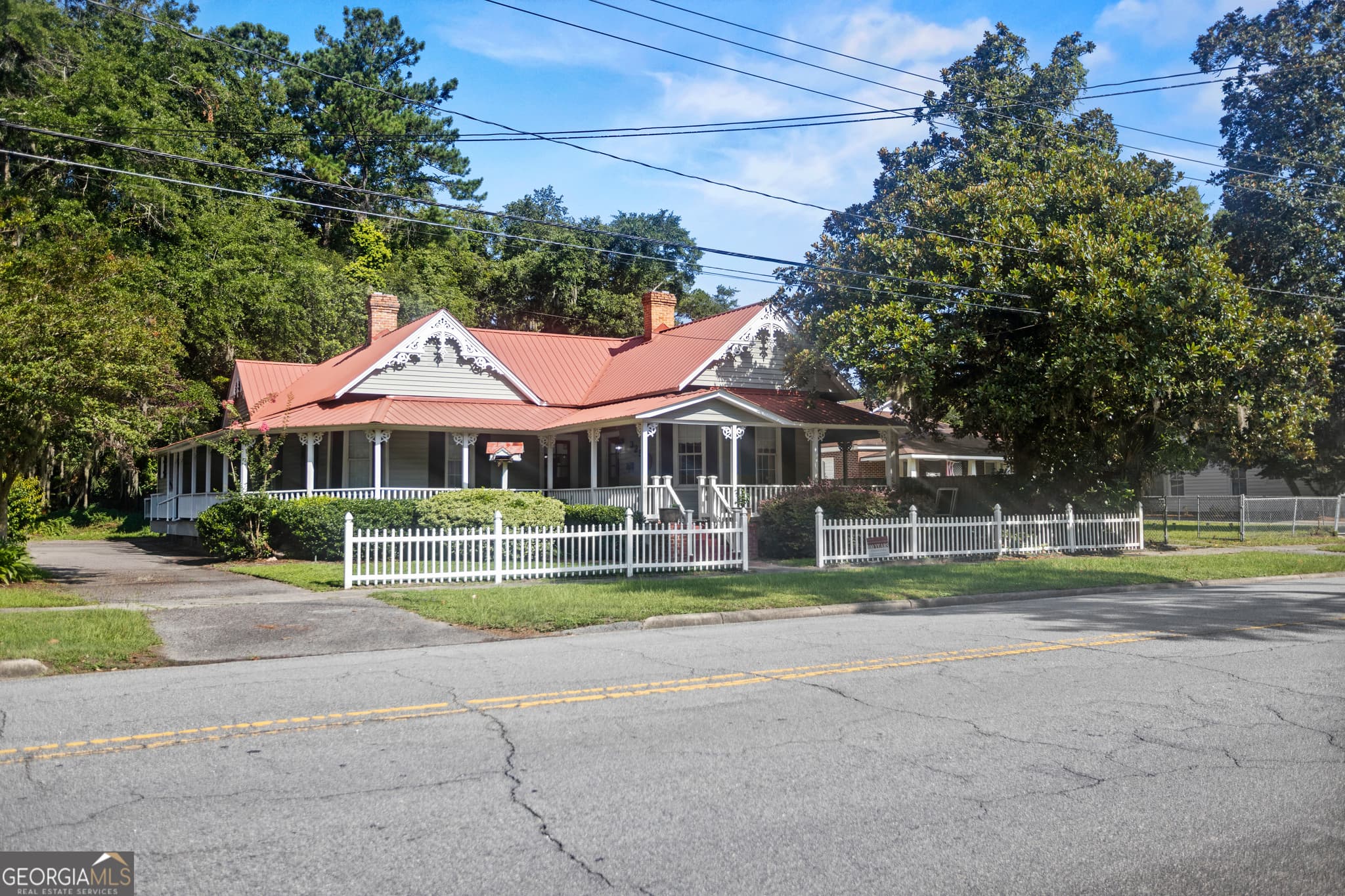 3 bedroom, 2 bathroom, 2,393 sq ft single family residence for sale at 325 N Main Street, Hinesville, GA 31313