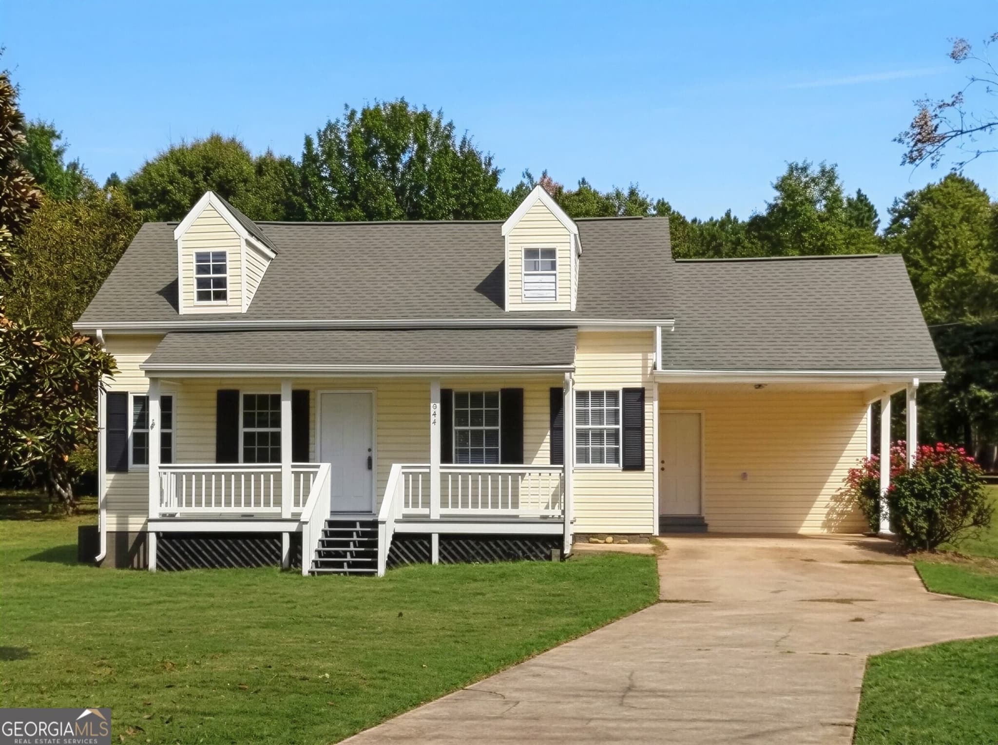 3 bedroom, 2 bathroom, 1,161 sq ft single family residence for sale at 644 E Hightower Trail, Social Circle, GA 30025