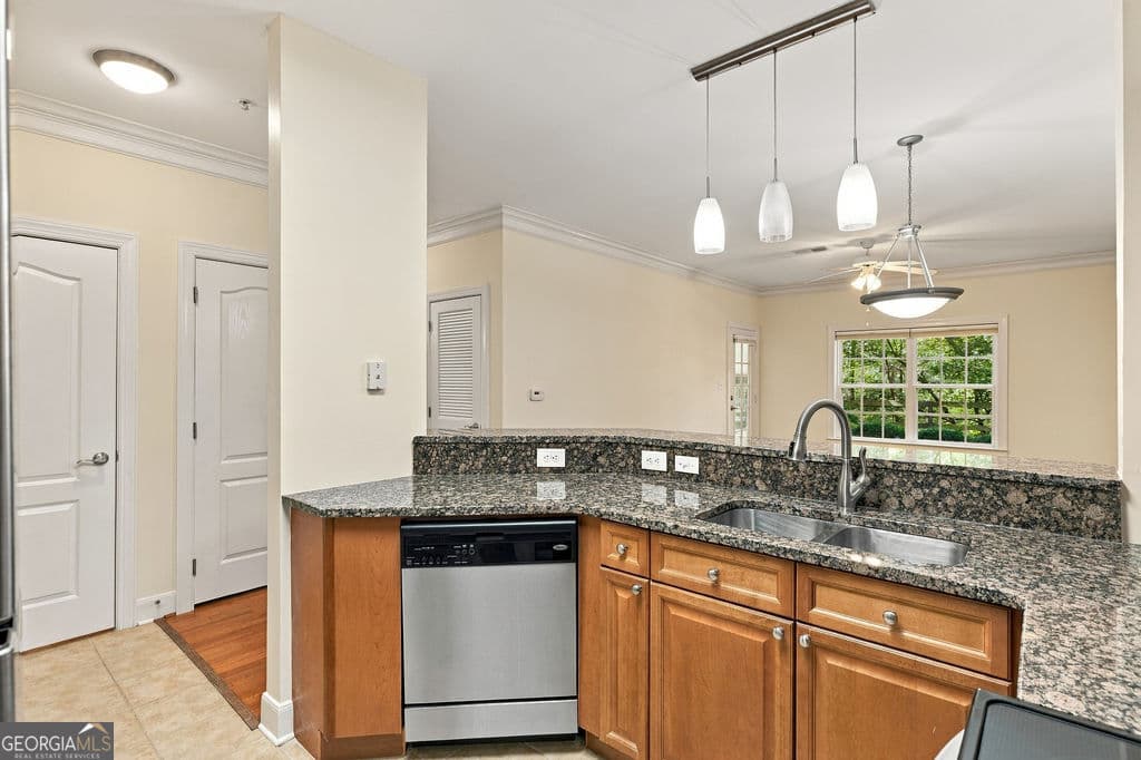 2 bedroom, 1.5 bathroom, 1,027 sq ft condominium for sale at 2009 Village Boulevard, Rome, GA 30161 — photo 9