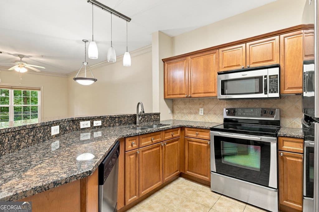 2 bedroom, 1.5 bathroom, 1,027 sq ft condominium for sale at 2009 Village Boulevard, Rome, GA 30161 — photo 8