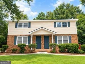 2 bedroom, 1.5 bathroom, 1,050 sq ft townhouse for rent at 1858 Clinton Road, Macon, GA 31211 for $1,100 a month — photo 1 of 9