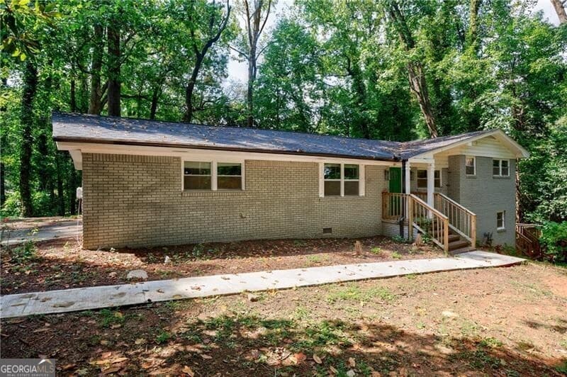 4 bedroom, 2 bathroom, 2,214 sq ft single family residence for sale at 4305 Christine Court, Decatur, GA 30035 — photo 2