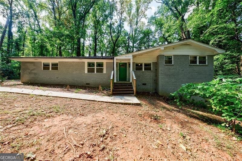 4 bedroom, 2 bathroom, 2,214 sq ft single family residence for sale at 4305 Christine Court, Decatur, GA 30035 — photo 3