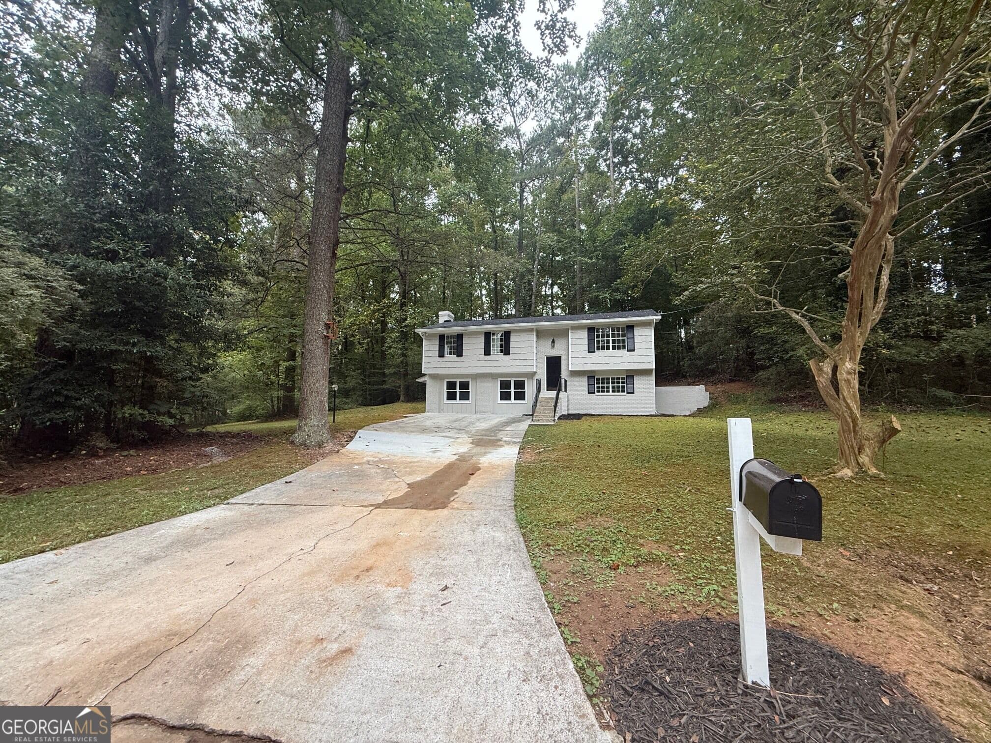 5 bedroom, 2.5 bathroom, 2,452 sq ft single family residence for sale at 5959 Simone Drive, Stone Mountain, GA 30087 — photo 2