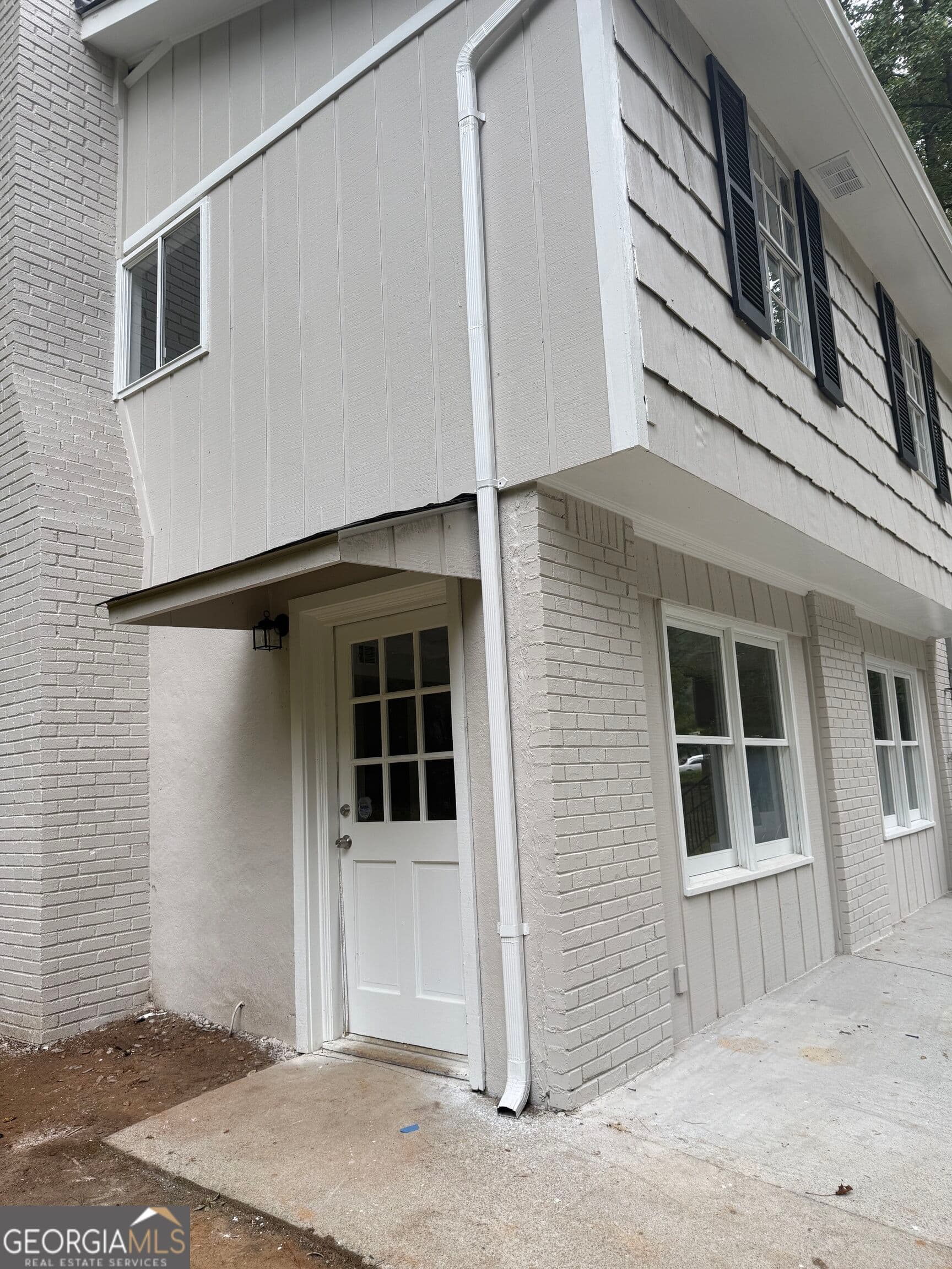 5 bedroom, 2.5 bathroom, 2,452 sq ft single family residence for sale at 5959 Simone Drive, Stone Mountain, GA 30087 — photo 6