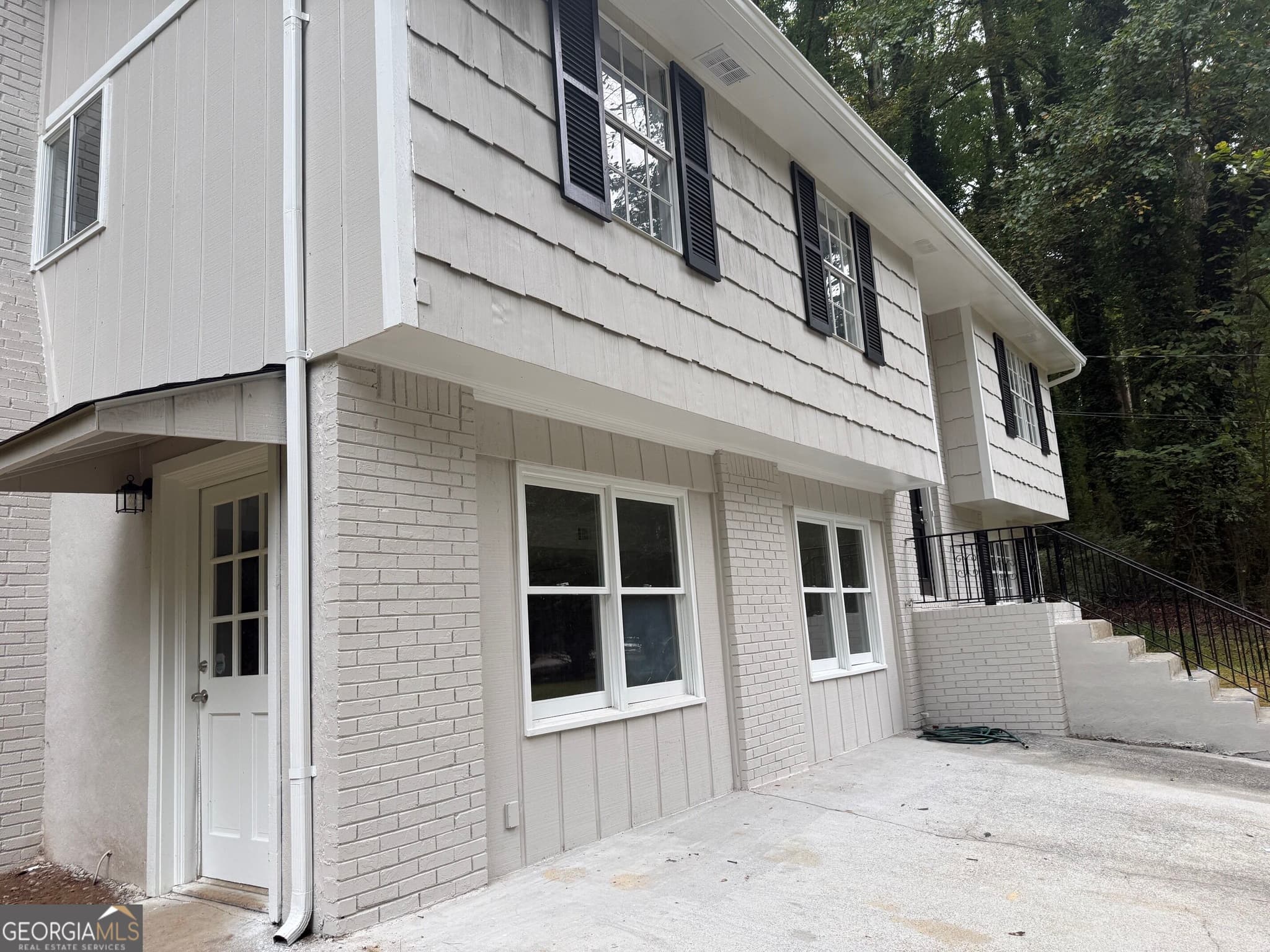 5 bedroom, 2.5 bathroom, 2,452 sq ft single family residence for sale at 5959 Simone Drive, Stone Mountain, GA 30087 — photo 7
