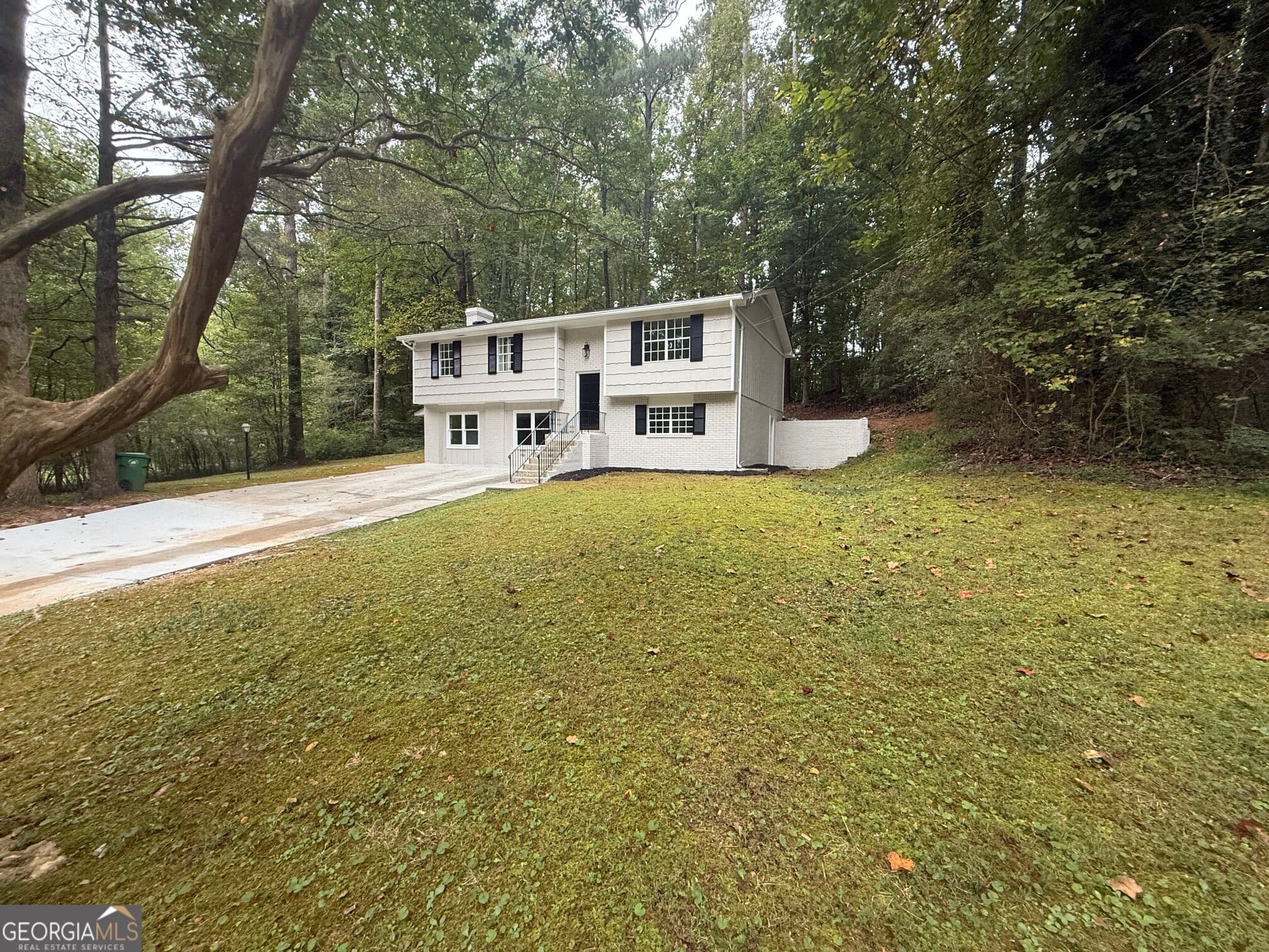 5 bedroom, 2.5 bathroom, 2,452 sq ft single family residence for sale at 5959 Simone Drive, Stone Mountain, GA 30087 — photo 3