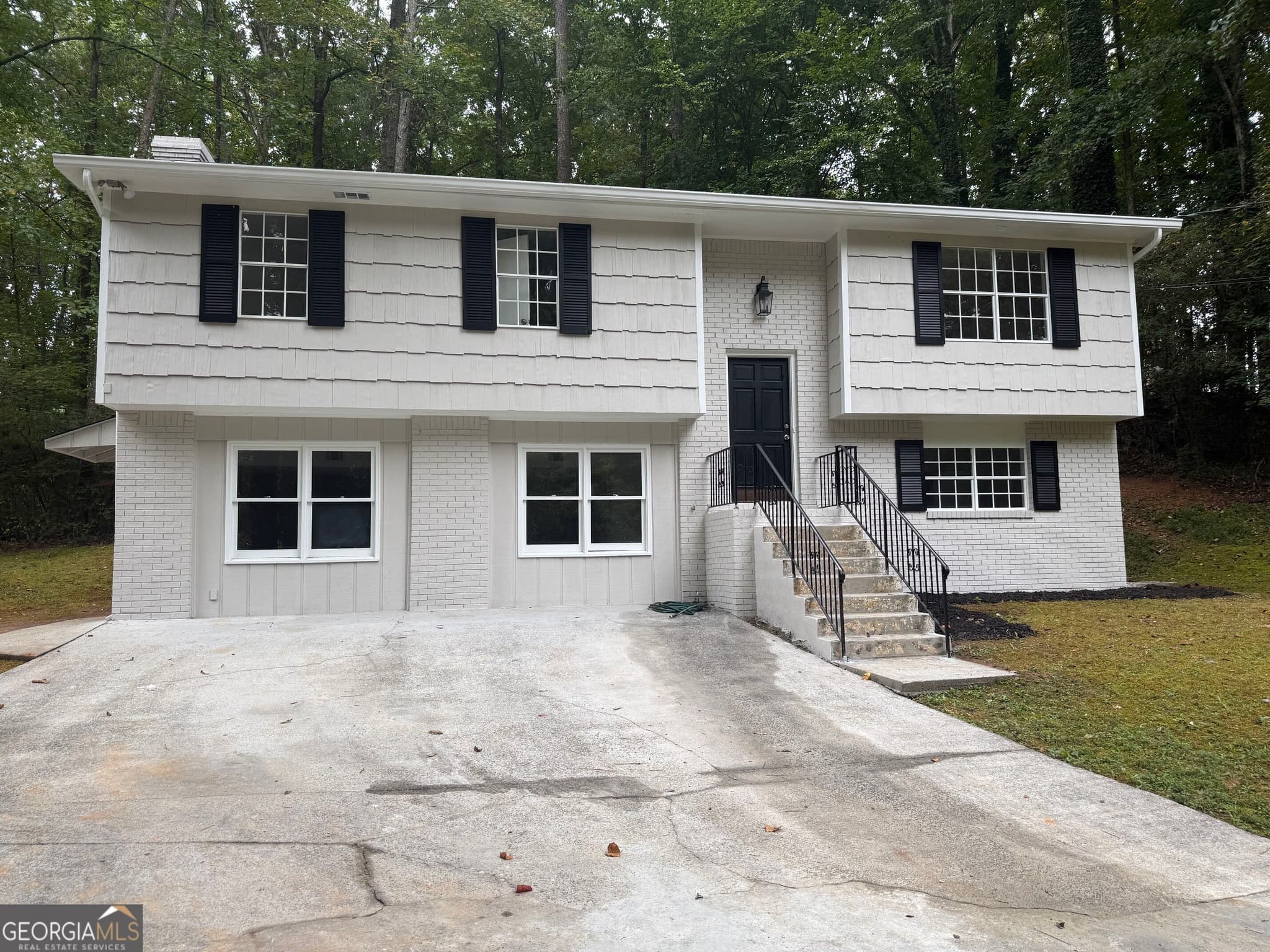 5 bedroom, 2.5 bathroom, 2,452 sq ft single family residence for sale at 5959 Simone Drive, Stone Mountain, GA 30087 — photo 4