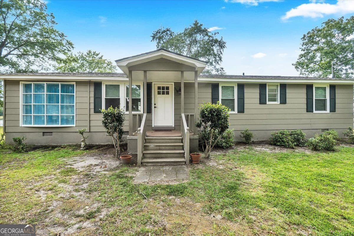 3 bedroom, 1.5 bathroom, 1,344 sq ft single family residence for sale at 104 Sioux Circle, Ivey, GA 31031
