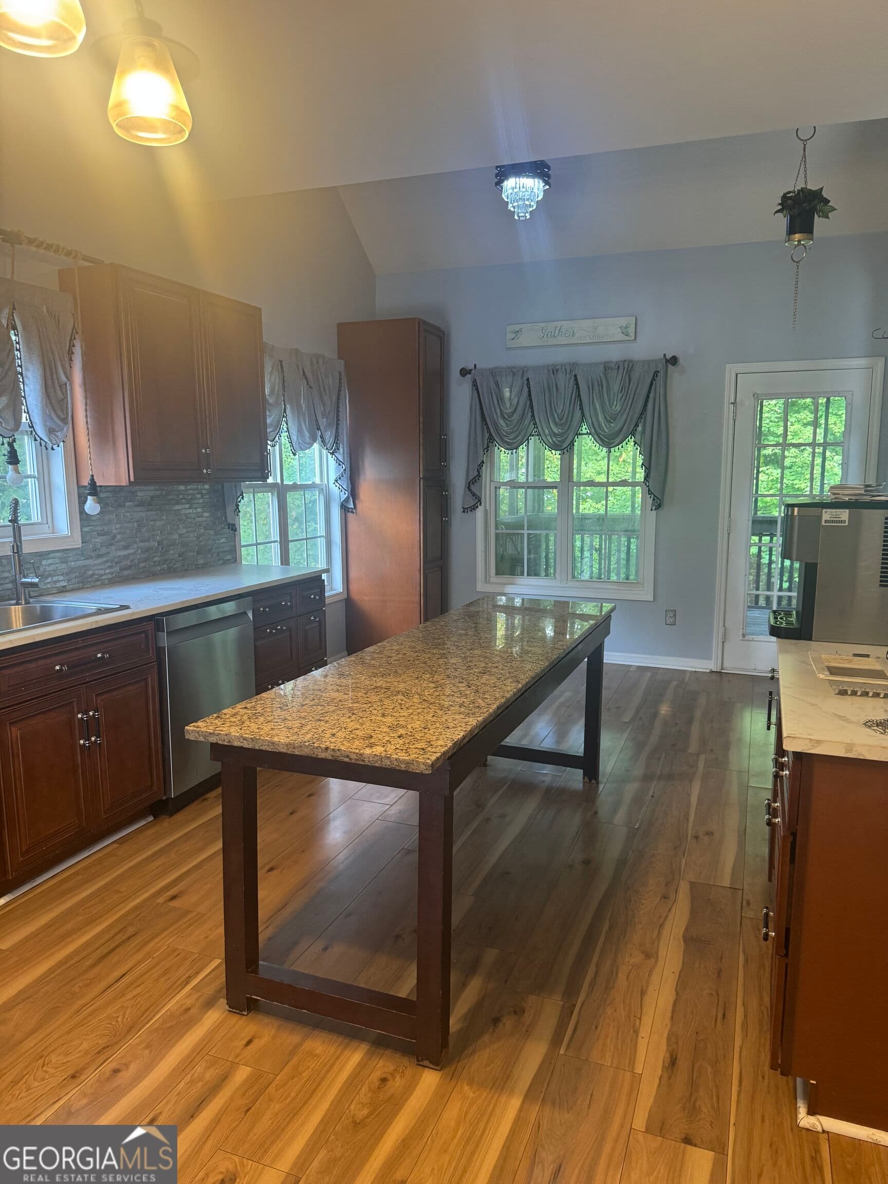 5 bedroom, 4.5 bathroom, 3,762 sq ft single family residence for sale at 330 Oak Park Square, College Park, GA 30349 — photo 5