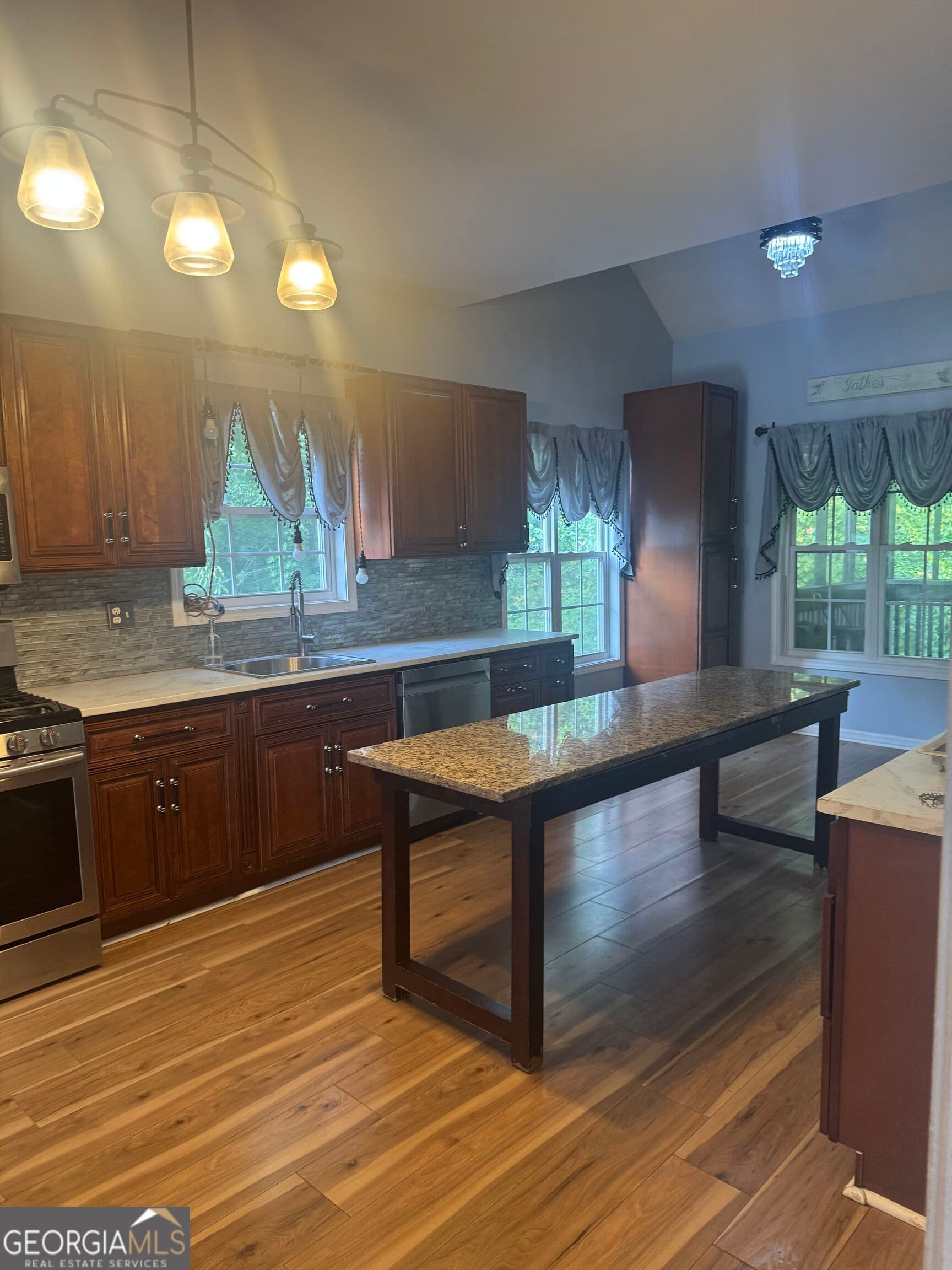5 bedroom, 4.5 bathroom, 3,762 sq ft single family residence for sale at 330 Oak Park Square, College Park, GA 30349 — photo 4
