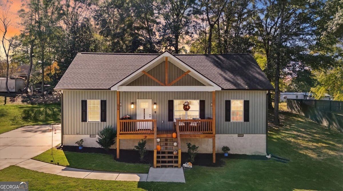 3 bedroom, 2 bathroom, 1,350 sq ft single family residence for sale at 826 Coleman Street, Heflin, AL 36264 — photo 2