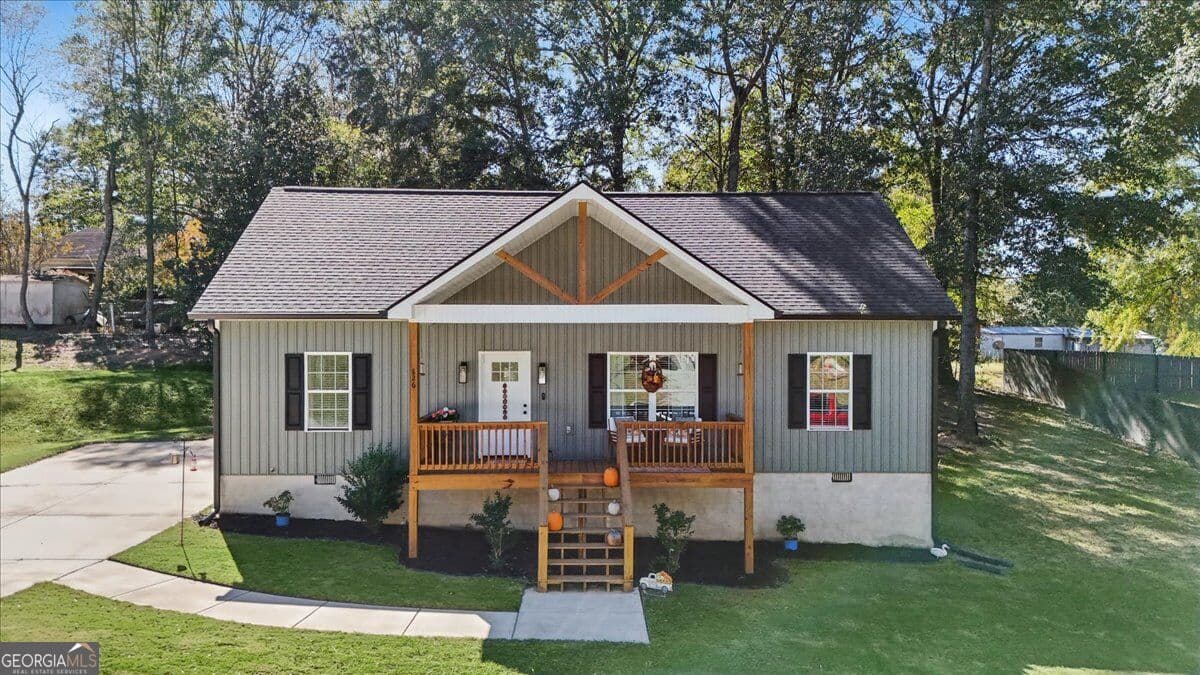 3 bedroom, 2 bathroom, 1,350 sq ft single family residence for sale at 826 Coleman Street, Heflin, AL 36264