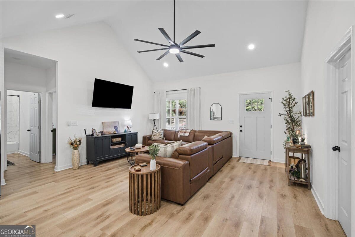 3 bedroom, 2 bathroom, 1,350 sq ft single family residence for sale at 826 Coleman Street, Heflin, AL 36264 — photo 5