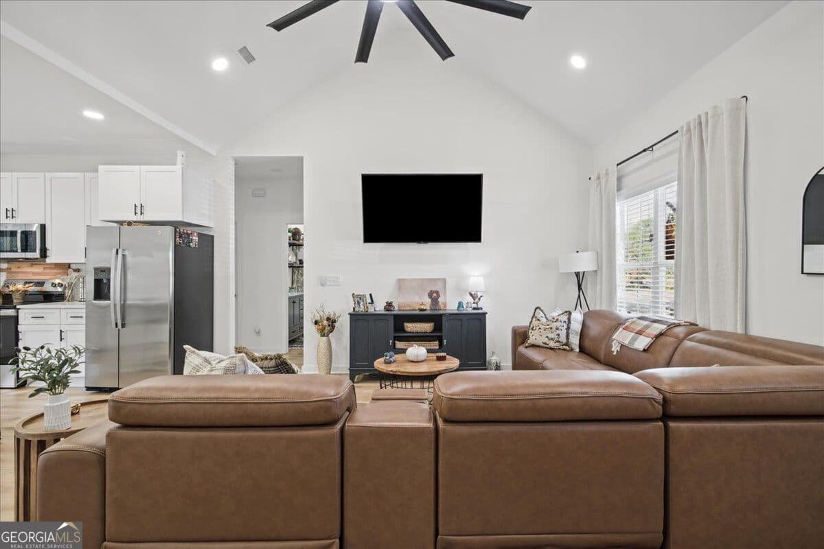 3 bedroom, 2 bathroom, 1,350 sq ft single family residence for sale at 826 Coleman Street, Heflin, AL 36264 — photo 4