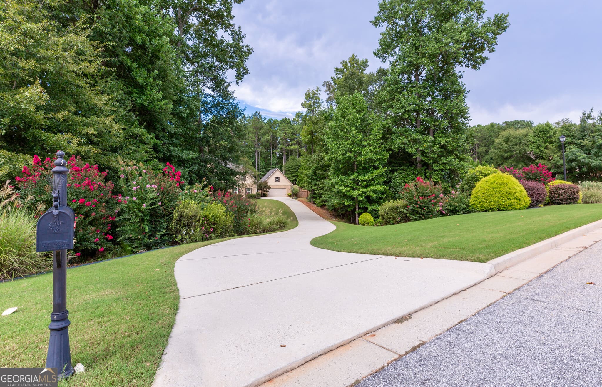 5 bedroom, 4 bathroom, 3,578 sq ft single family residence for sale at 201 Rocky Bay Lane, Senoia, GA 30276 — photo 3