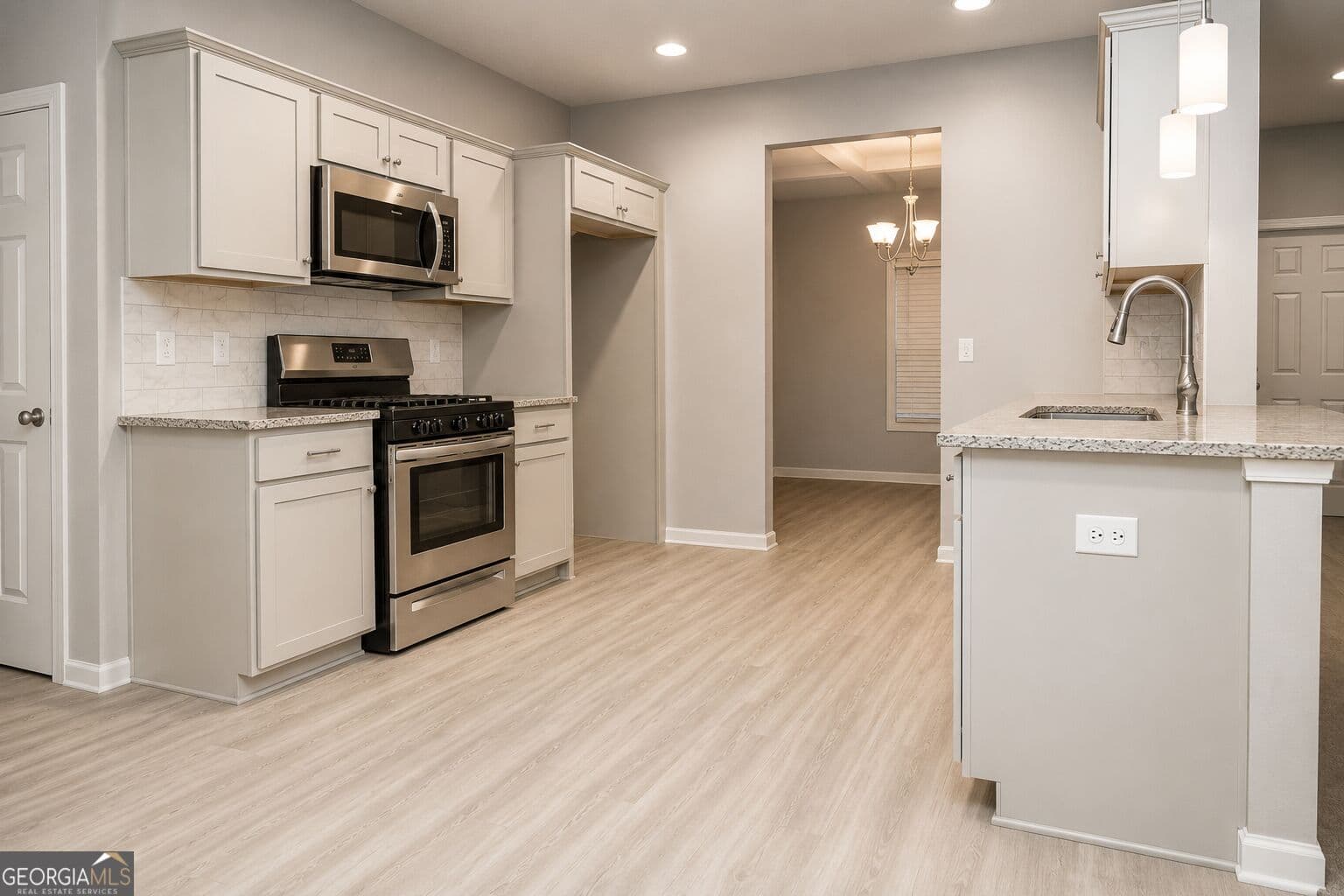 4 bedroom, 2.5 bathroom, 1,921 sq ft single family residence for sale at 235 Flatcreek Drive, Lagrange, GA 30241 — photo 6