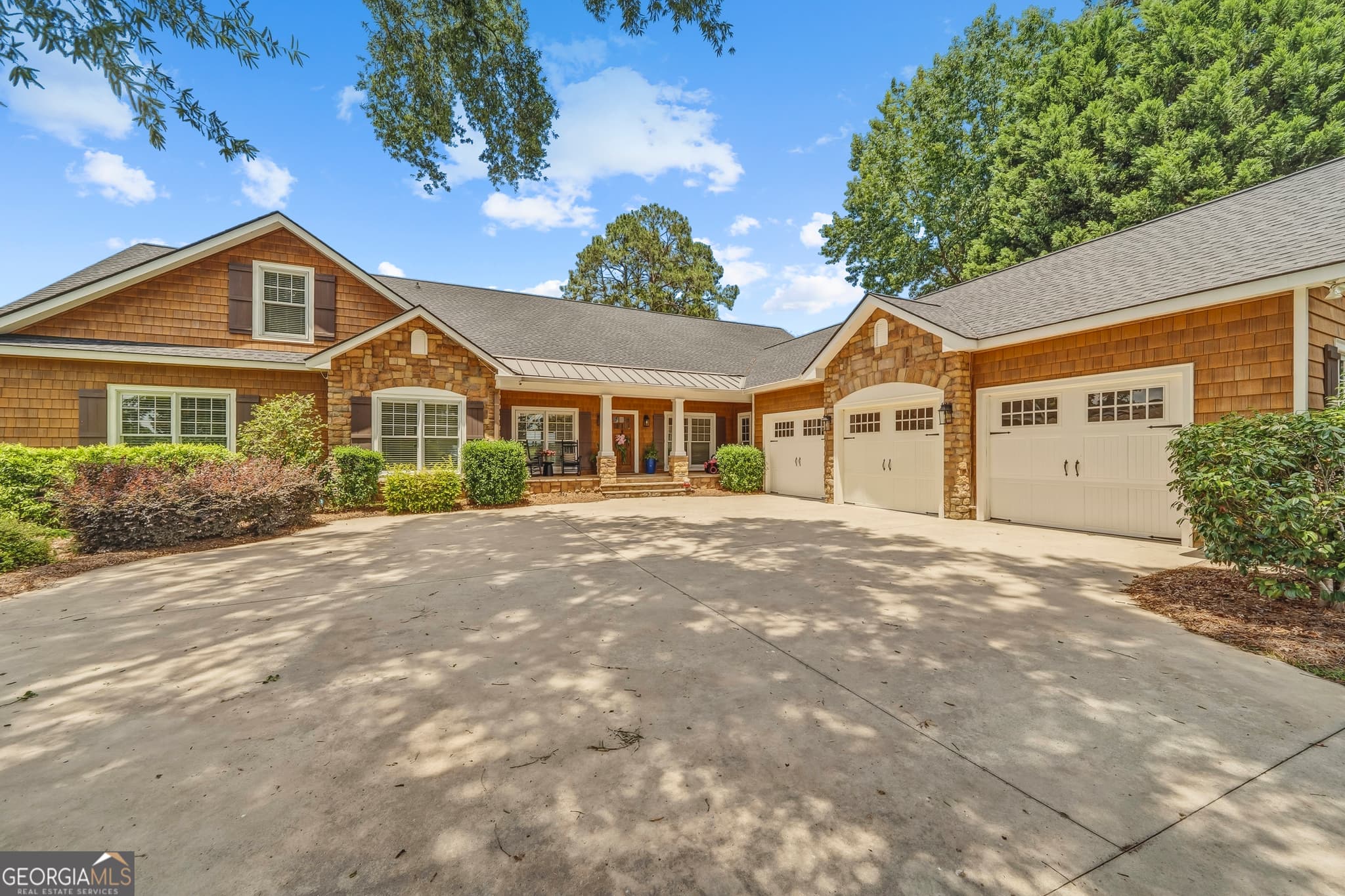 6 bedroom, 4.5 bathroom, 5,165 sq ft single family residence for sale at 245 Lakeshore Circle, Milledgeville, GA 31061 — photo 2
