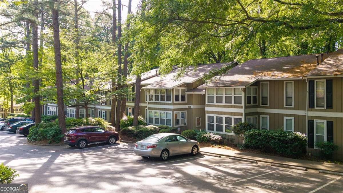 2 bedroom, 1 bathroom, 1,051 sq ft condominium sold at 5141 Roswell Road 7, Atlanta, GA 30342