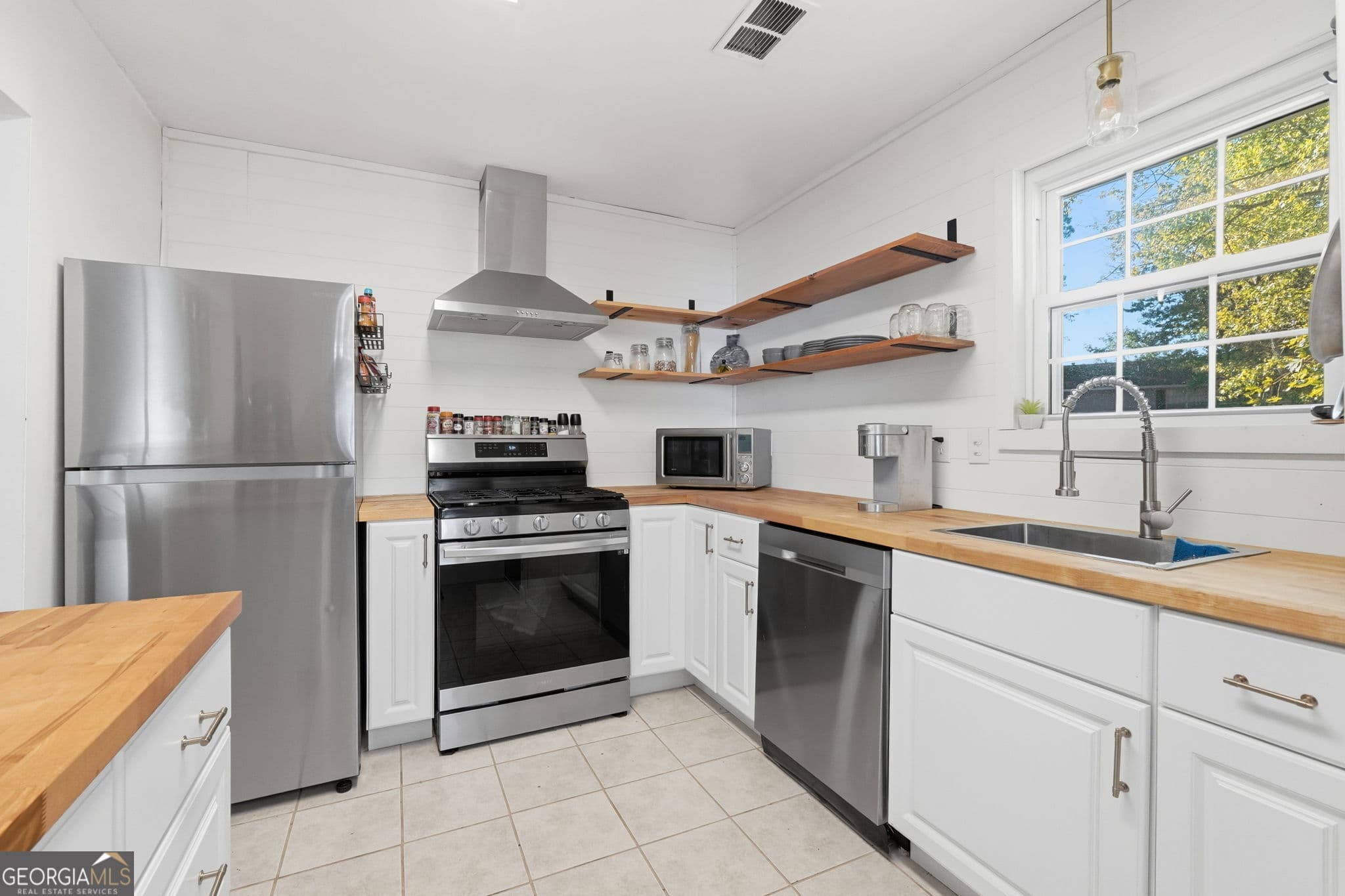 2 bedroom, 1 bathroom, 921 sq ft condominium for sale at 328 Cabaret Court 5, Marietta, GA 30064 — photo 4