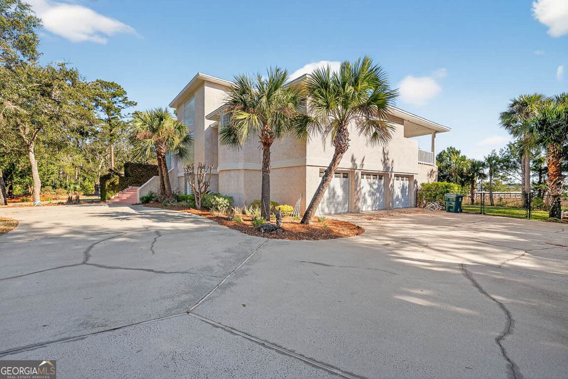 3 bedroom, 3.5 bathroom, 4,683 sq ft single family residence for sale at 466 Midway Circle, Brunswick, GA 31523 — photo 8