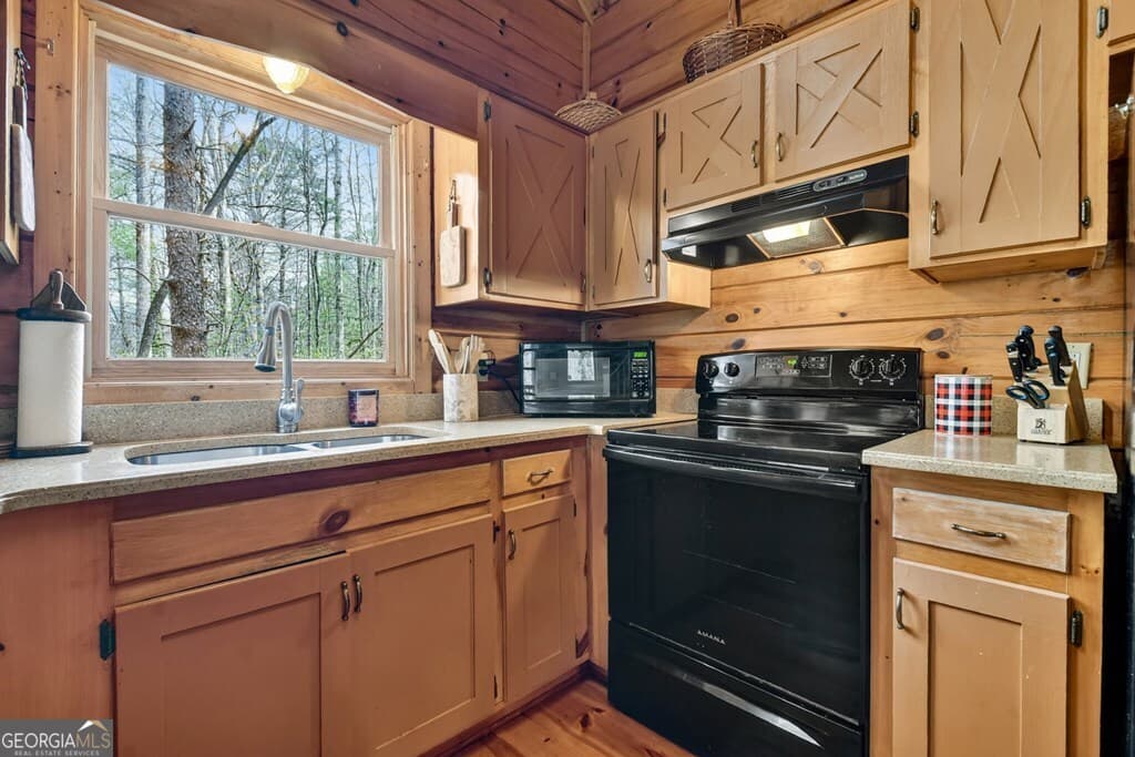 3 bedroom, 2 bathroom, 1,156 sq ft cabin,single family residence for sale at 4081 Whitepath Road, Ellijay, GA 30540 — photo 7