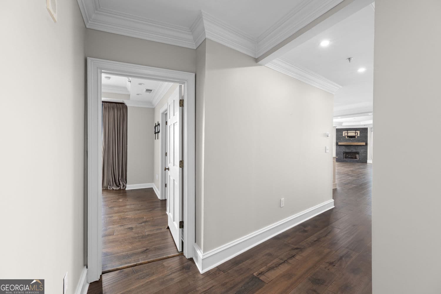 2 bedroom, 2.5 bathroom, 2,061 sq ft condominium for sale at 2881 Peachtree Road 2103, Atlanta, GA 30305 — photo 3
