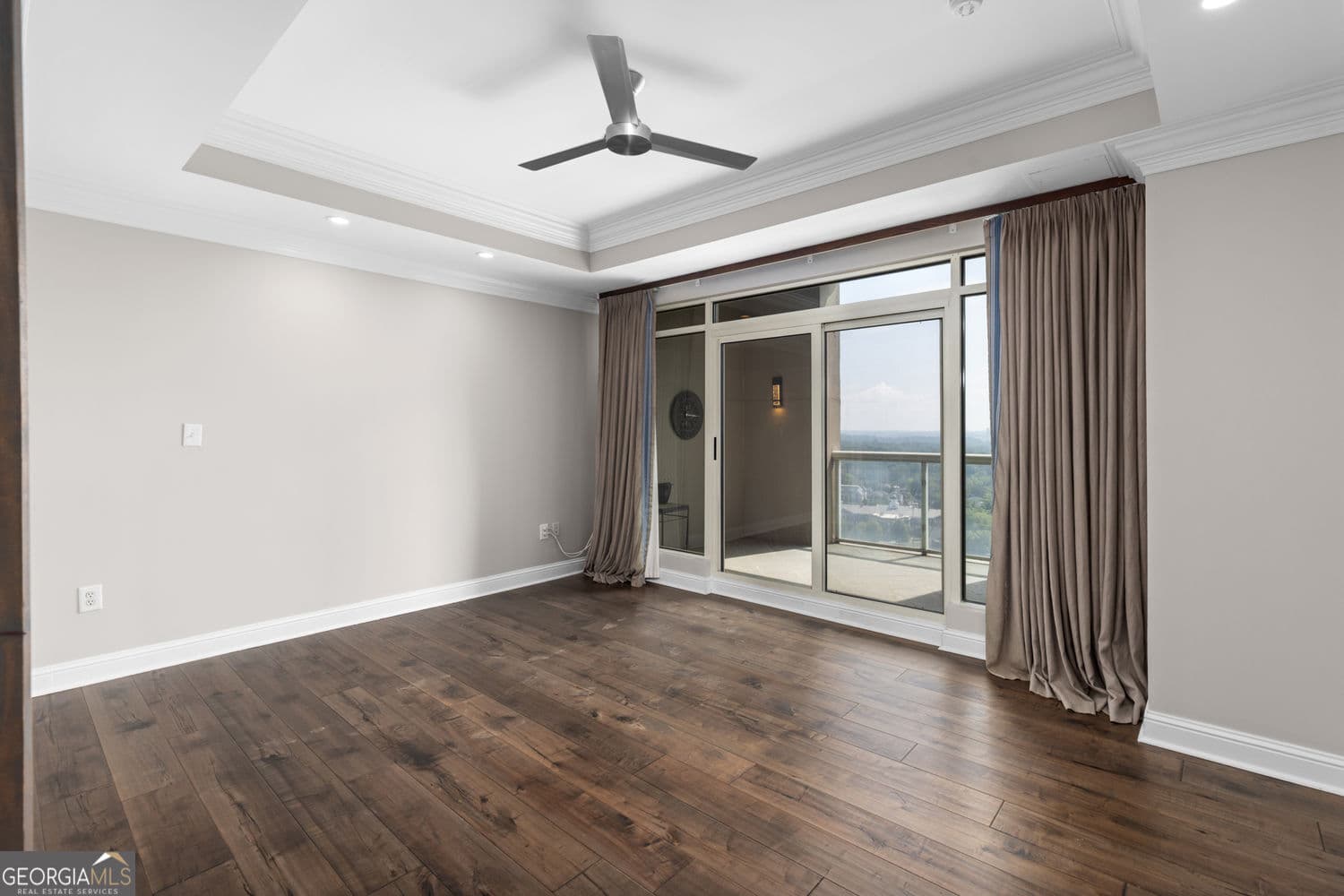 2 bedroom, 2.5 bathroom, 2,061 sq ft condominium for sale at 2881 Peachtree Road 2103, Atlanta, GA 30305 — photo 10