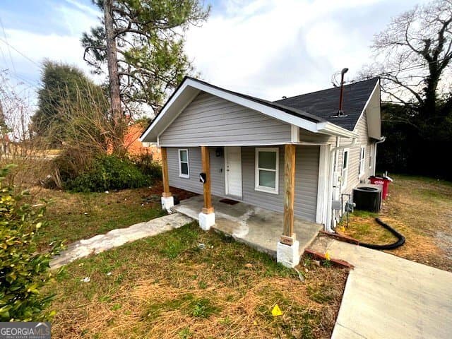 2 bedroom, 1 bathroom, 864 sq ft single family residence for sale at 2956 Mercer University Drive, Macon, GA 31204 — photo 1 of 13