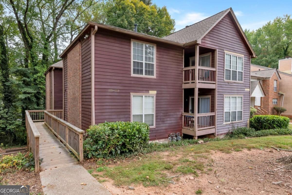3 bedroom, 2 bathroom, 1,566 sq ft condominium for sale at 5557 Mountain Springs Circle, Stone Mountain, GA 30088 — photo 2