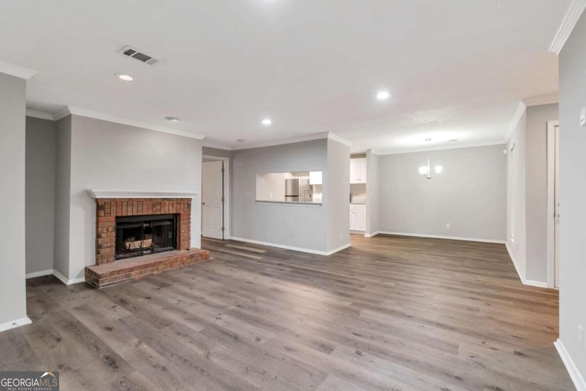 3 bedroom, 2 bathroom, 1,566 sq ft condominium for sale at 5557 Mountain Springs Circle, Stone Mountain, GA 30088 — photo 6