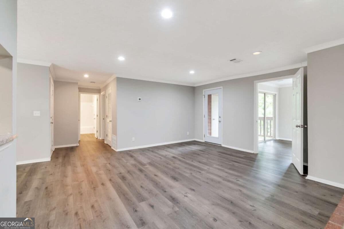 3 bedroom, 2 bathroom, 1,566 sq ft condominium for sale at 5557 Mountain Springs Circle, Stone Mountain, GA 30088 — photo 7