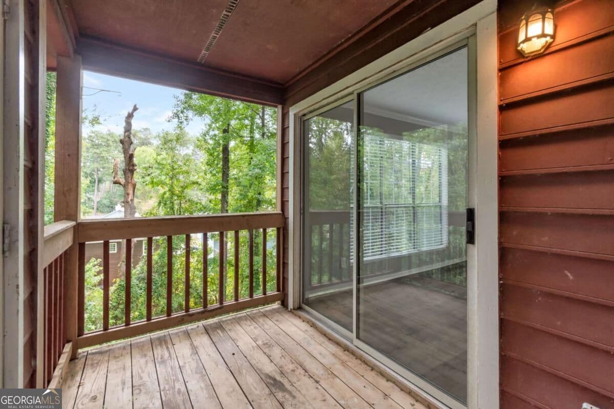 3 bedroom, 2 bathroom, 1,566 sq ft condominium for sale at 5557 Mountain Springs Circle, Stone Mountain, GA 30088 — photo 3