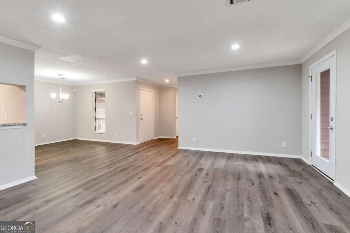 3 bedroom, 2 bathroom, 1,566 sq ft condominium for sale at 5557 Mountain Springs Circle, Stone Mountain, GA 30088 — photo 5