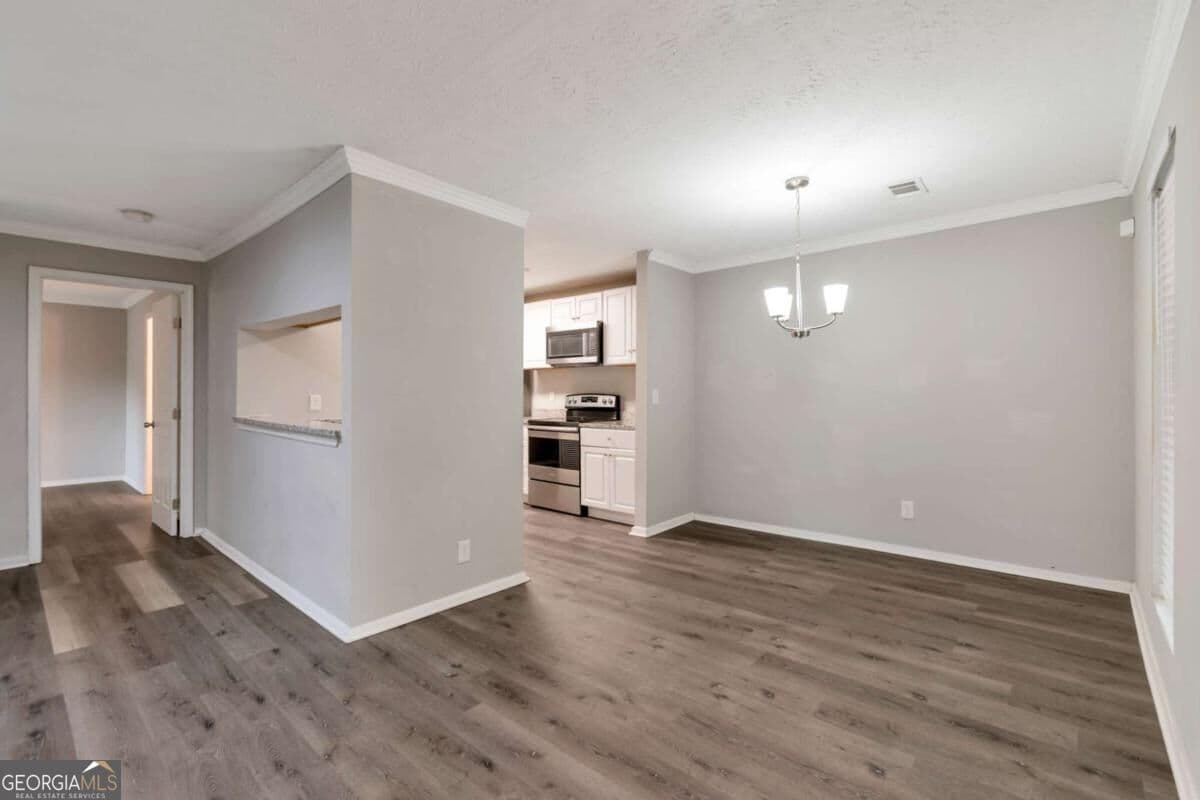 3 bedroom, 2 bathroom, 1,566 sq ft condominium for sale at 5557 Mountain Springs Circle, Stone Mountain, GA 30088 — photo 9