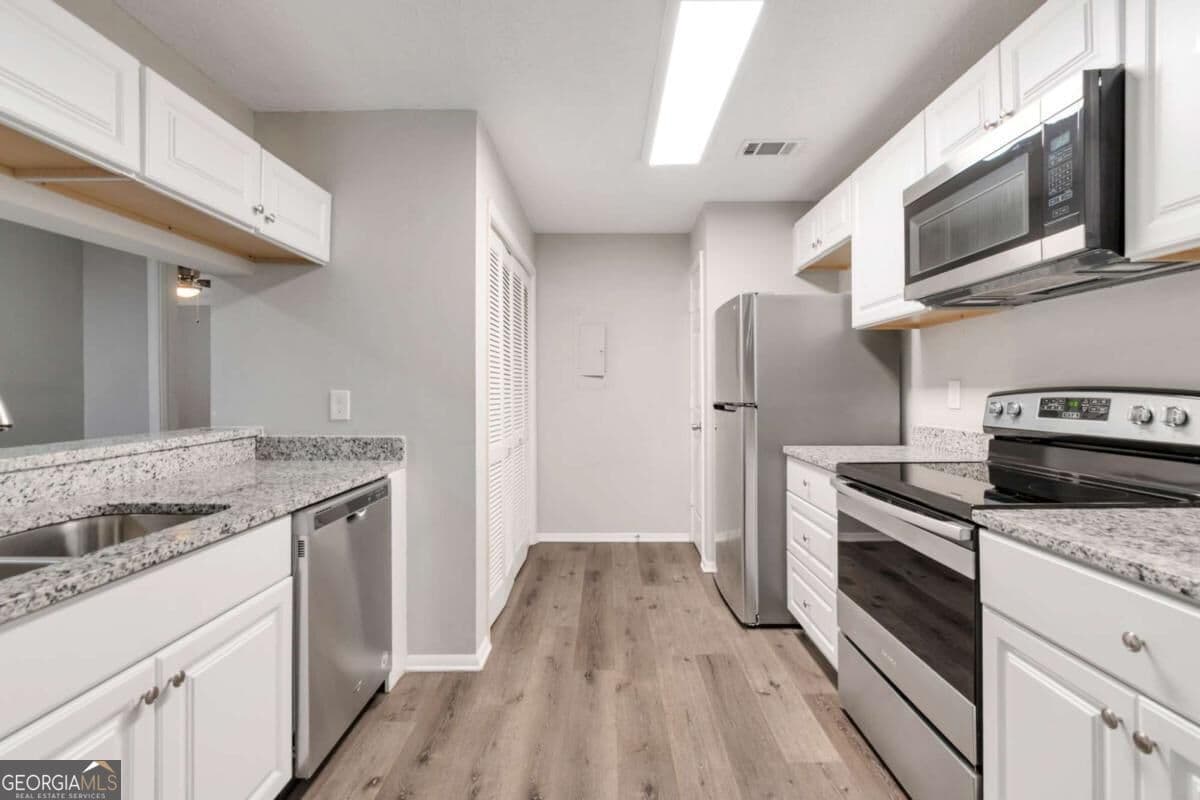 3 bedroom, 2 bathroom, 1,566 sq ft condominium for sale at 5557 Mountain Springs Circle, Stone Mountain, GA 30088 — photo 10