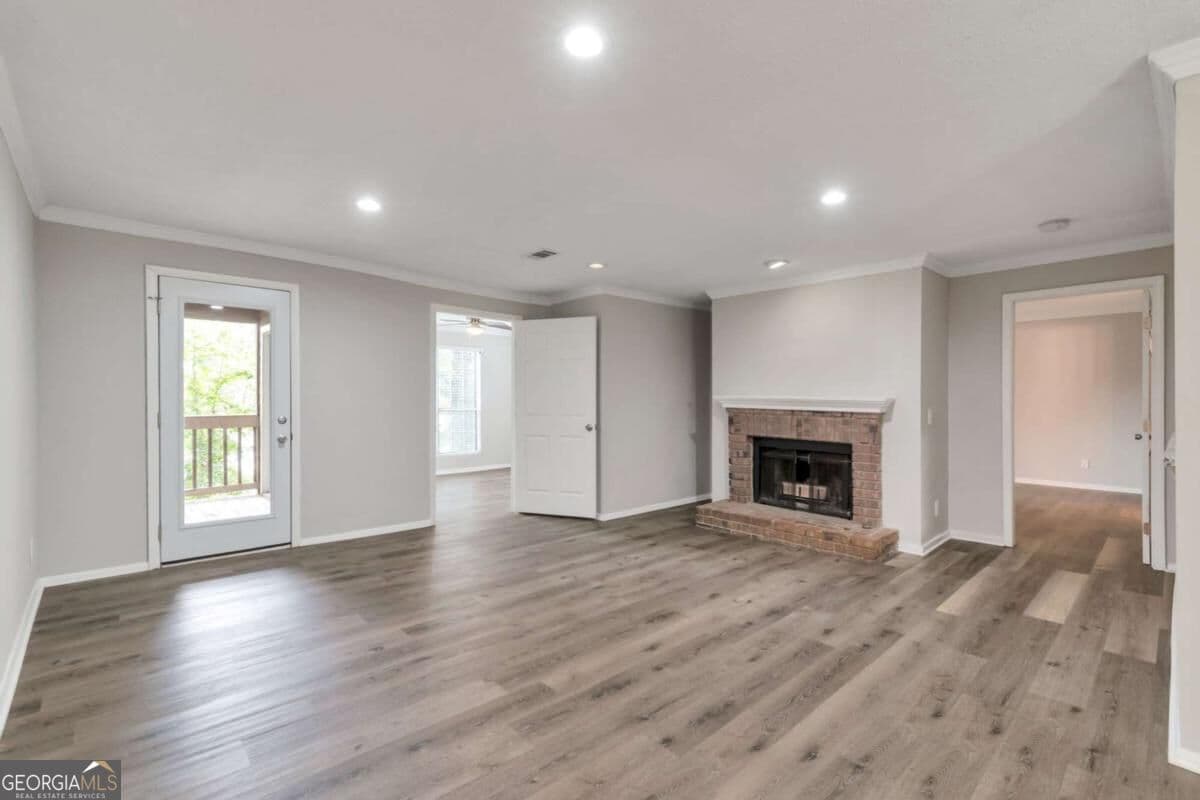 3 bedroom, 2 bathroom, 1,566 sq ft condominium for sale at 5557 Mountain Springs Circle, Stone Mountain, GA 30088 — photo 4