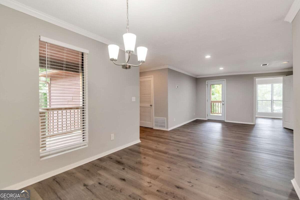 3 bedroom, 2 bathroom, 1,566 sq ft condominium for sale at 5557 Mountain Springs Circle, Stone Mountain, GA 30088 — photo 8