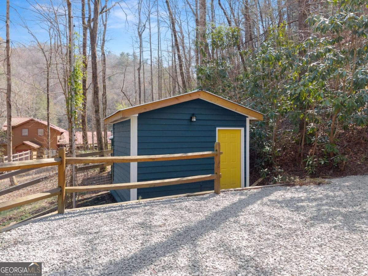 4 bedroom, 4.5 bathroom, 2,052 sq ft cabin,single family residence for sale at 7880 Hiawassee Wilderness Trail, Hiawassee, GA 30546 — photo 5