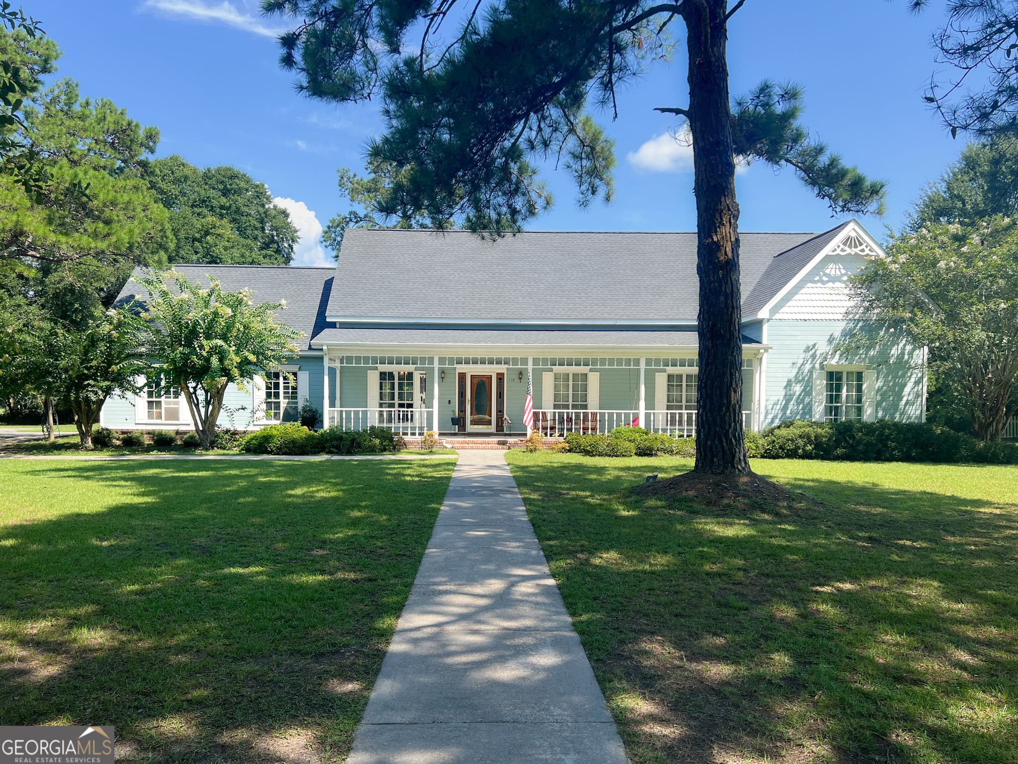 3 bedroom, 2.5 bathroom, 3,012 sq ft single family residence sold at 118 Sunrise Drive, Eufaula, AL 36027