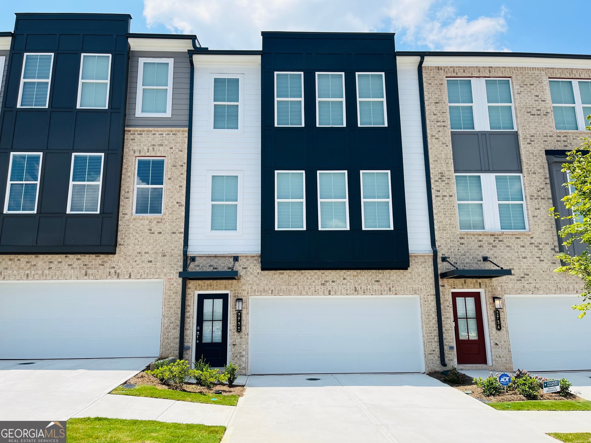 3 bedroom, 3 bathroom, 2,383 sq ft townhouse for rent at 2732 Creekview Terrace, Atlanta, GA 30318 for $2,850 a month — photo 1 of 41