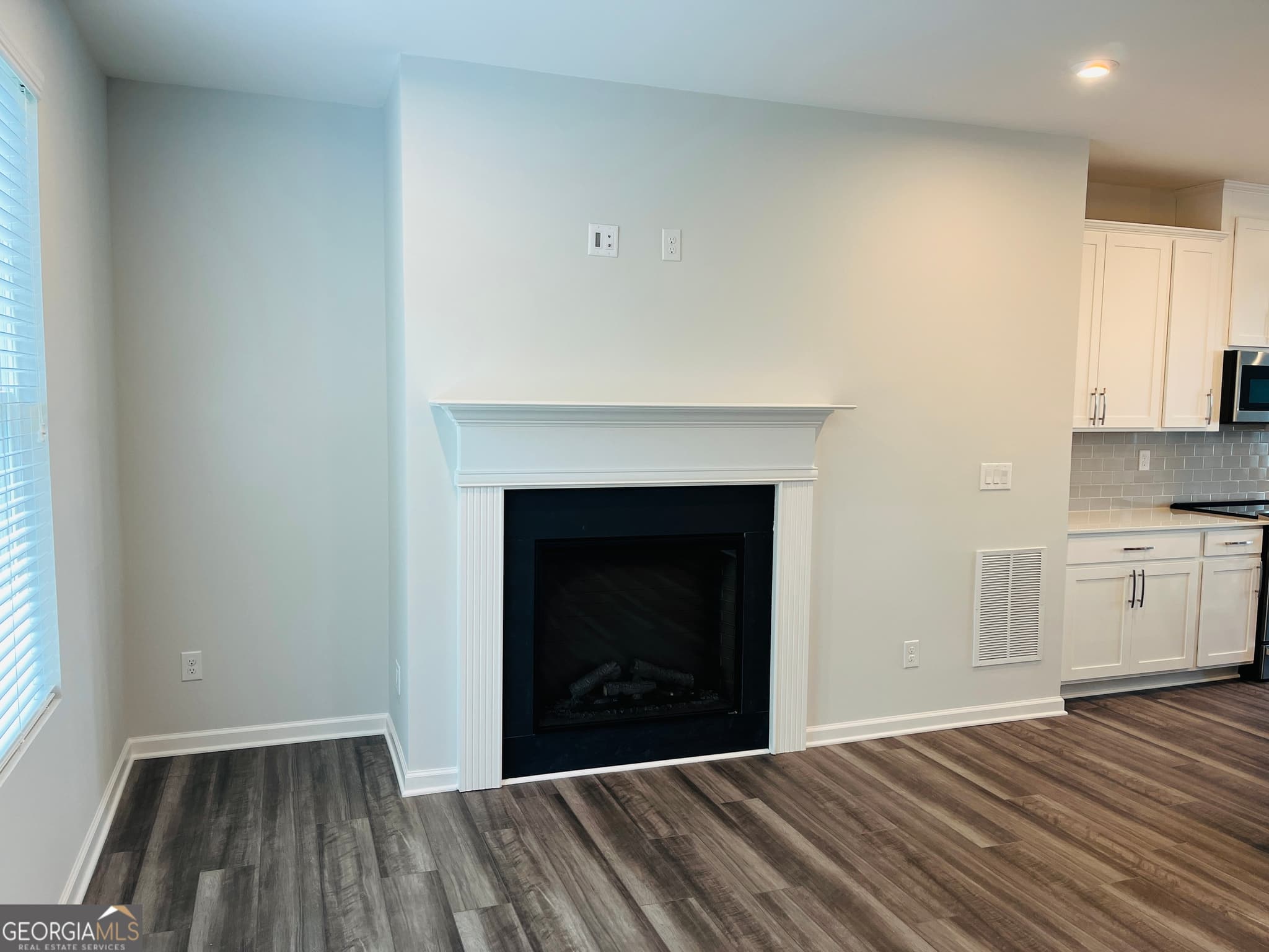 3 bedroom, 3 bathroom, 2,383 sq ft townhouse for rent at 2732 Creekview Terrace, Atlanta, GA 30318 for $2,850 a month — photo 9